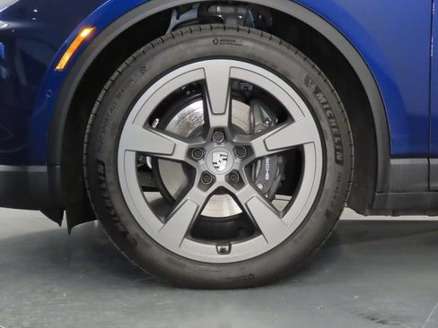 Certified 2025 Porsche Macan Electric RWD image 11