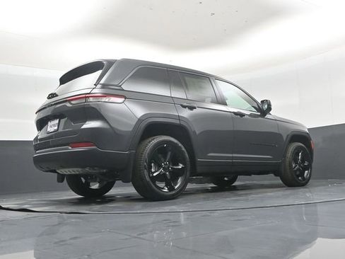 New 2026 Jeep Grand Cherokee Limited w/ Limited Altitude Package AWD/4WD image 40