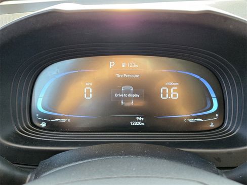 Certified 2024 Hyundai Venue SEL image 27