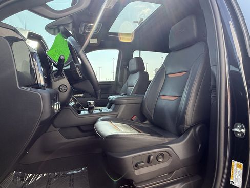 Used 2022 GMC Sierra 1500 AT4 w/ AT4 Premium Package AWD/4WD image 4