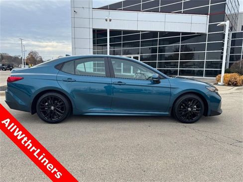 Used 2025 Toyota Camry SE image 2