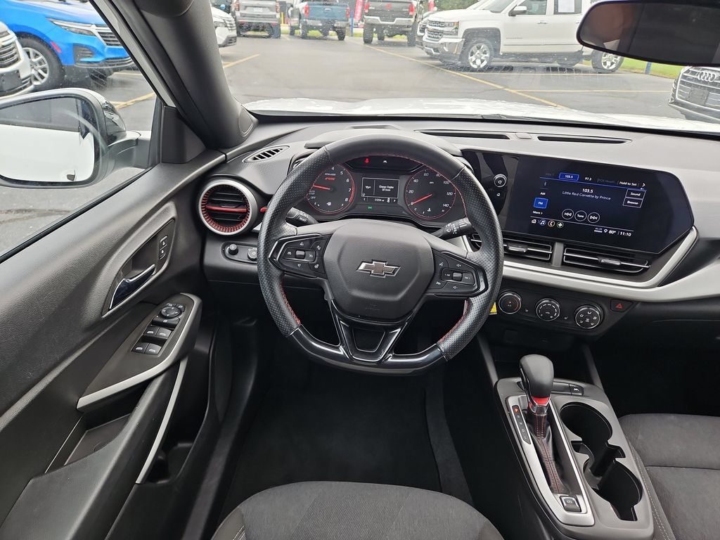Used 2024 Chevrolet Trax RS FWD image 13