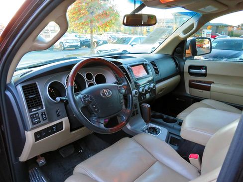 Used 2013 Toyota Sequoia Platinum image 17