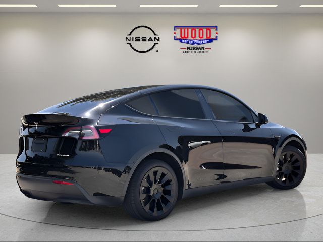 Used 2022 Tesla Model Y Long Range AWD/4WD image 2