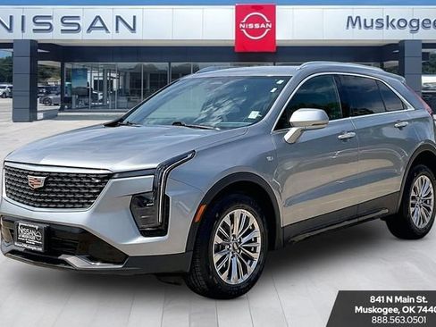 Used 2024 Cadillac XT4 Premium Luxury FWD image 3