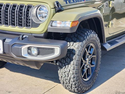 New 2026 Jeep Gladiator Sport image 9