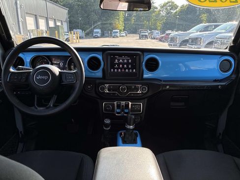 Used 2023 Jeep Wrangler Unlimited AWD/4WD image 16