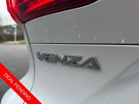 Used 2023 Toyota Venza XLE image 33