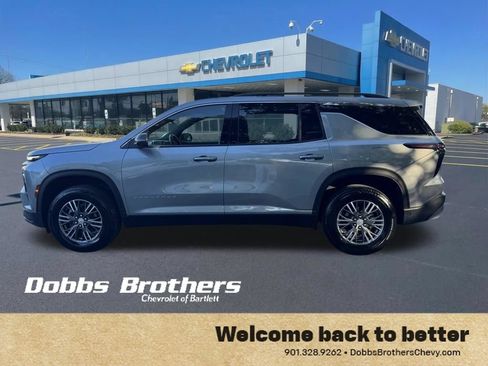 Used 2026 Chevrolet Traverse LT w/ Driver Confidence Package FWD image 4