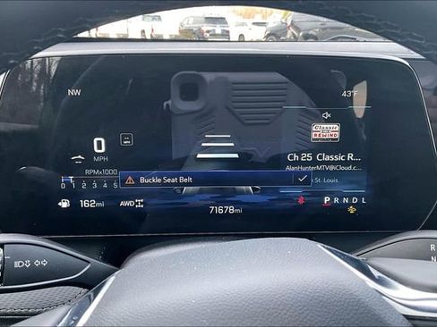 Used 2025 Chevrolet Equinox LT w/ Convenience Package II image 13