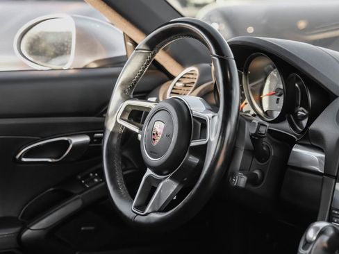 Used 2018 Porsche 718 Cayman S RWD image 11