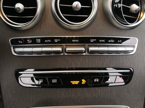 Used 2022 Mercedes-Benz GLC 300 4MATIC w/ Driver Assistance Package image 29