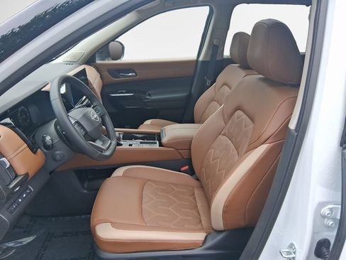 Used 2026 Nissan Pathfinder Platinum w/ Cargo Package FWD image 12