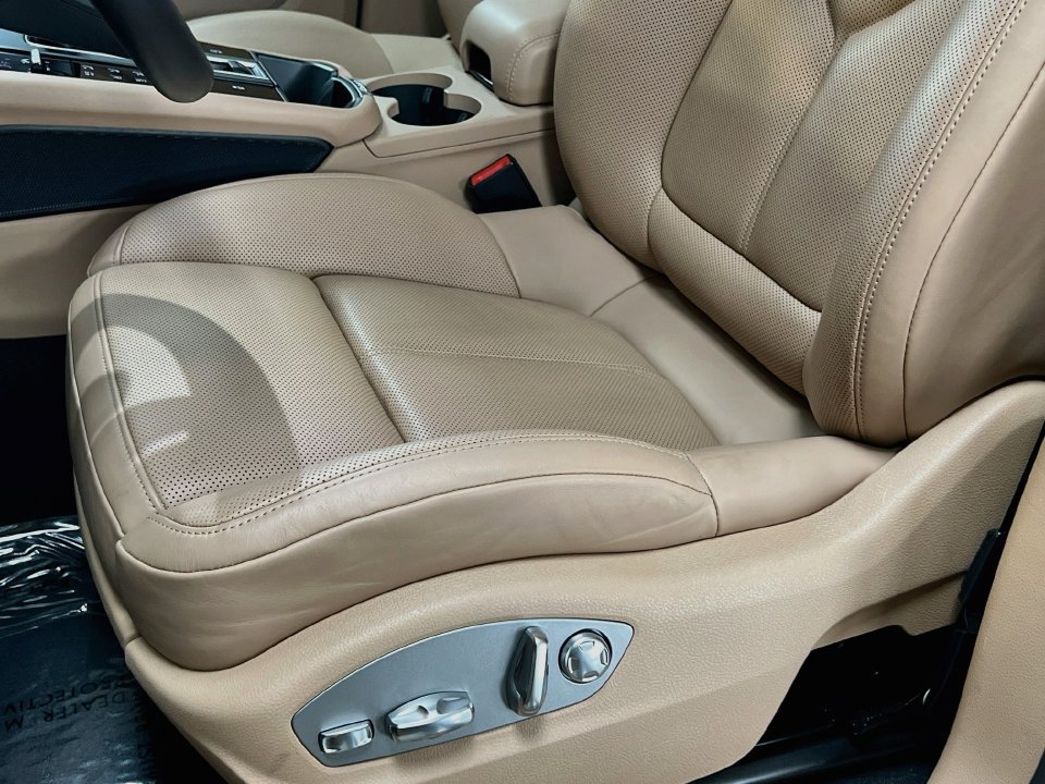 Certified 2026 Porsche Macan AWD/4WD image 22