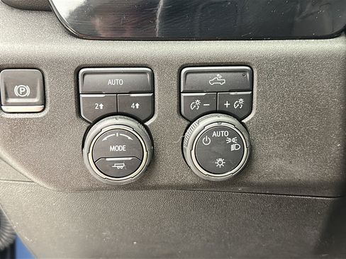 Used 2024 Chevrolet Silverado 1500 LT AWD/4WD image 23