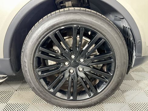 Used 2017 Land Rover Discovery First Edition AWD/4WD image 30