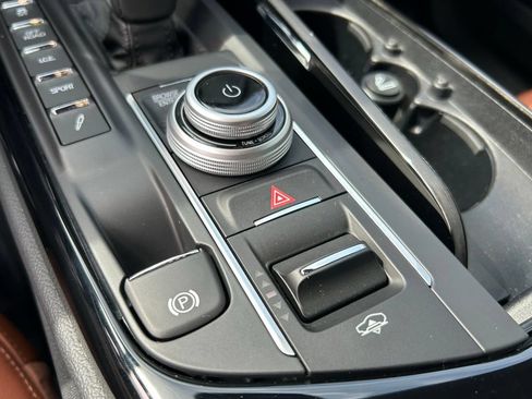 Used 2023 Maserati Levante GT AWD/4WD image 41