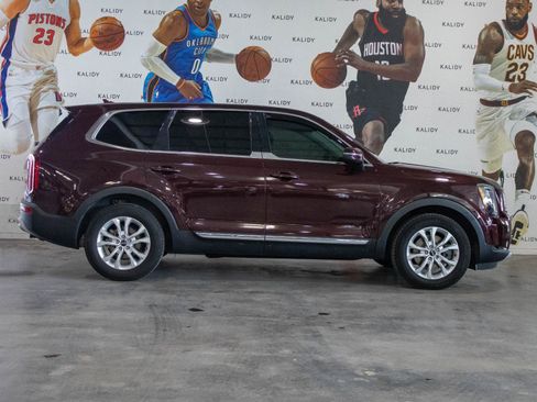 Used 2021 Kia Telluride LX FWD image 17