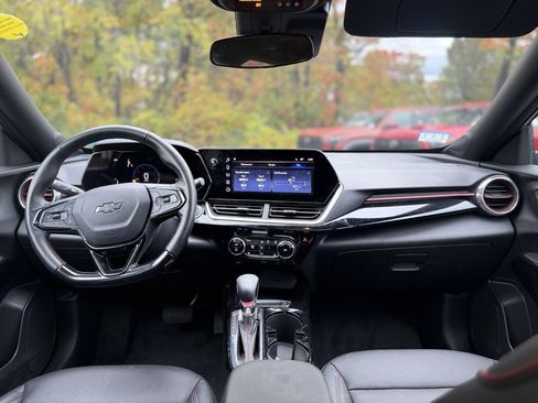 Used 2024 Chevrolet Trax RS w/ Sunroof Package image 22