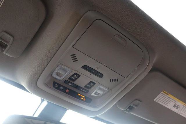 Used 2020 GMC Acadia SLT FWD image 18