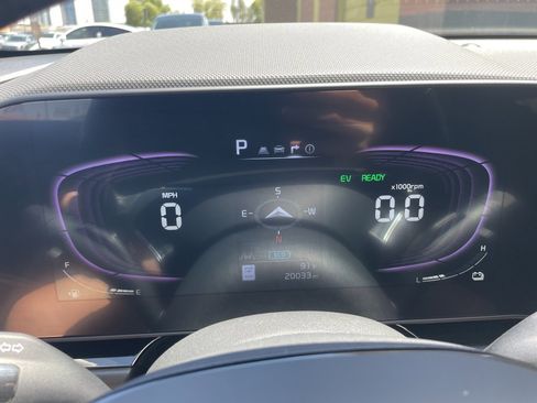 Used 2023 Kia Niro EX Touring image 31