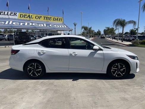 Used 2024 Nissan Sentra SV FWD image 9