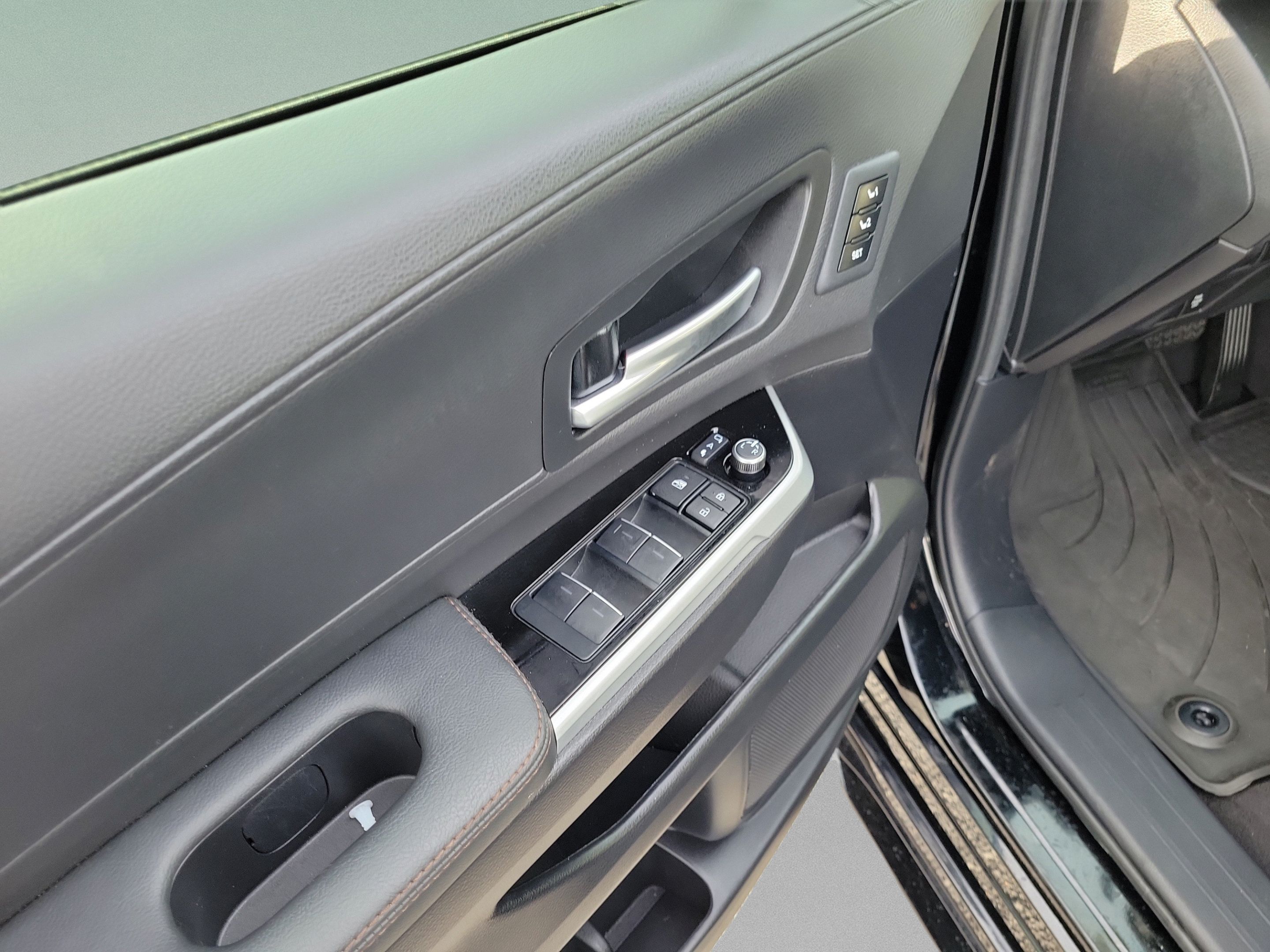 Certified 2026 Toyota Sienna Limited FWD image 41
