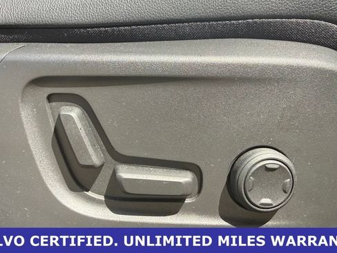 Certified 2025 Volvo XC40 B5 Plus AWD/4WD image 11