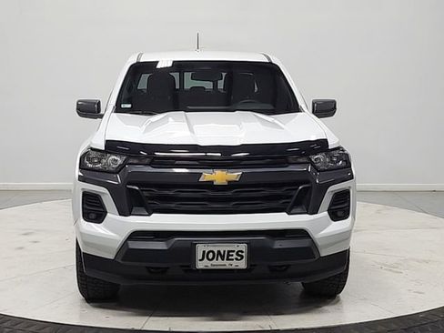 Used 2024 Chevrolet Colorado LT w/ LT Convenience Package II AWD/4WD image 2