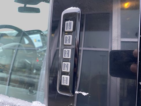 Used 2022 Ford F150 XLT w/ Equipment Group 302A High image 9