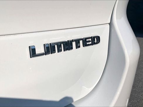 Used 2021 Jeep Grand Cherokee L Limited RWD image 9