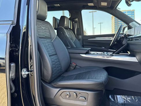 Used 2025 Cadillac Escalade V image 20