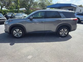 Used 2025 Nissan Pathfinder SL FWD video 2