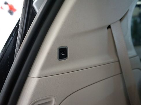 Used 2021 Chrysler Pacifica Touring-L w/ Uconnect Theater Family Group AWD/4WD image 57