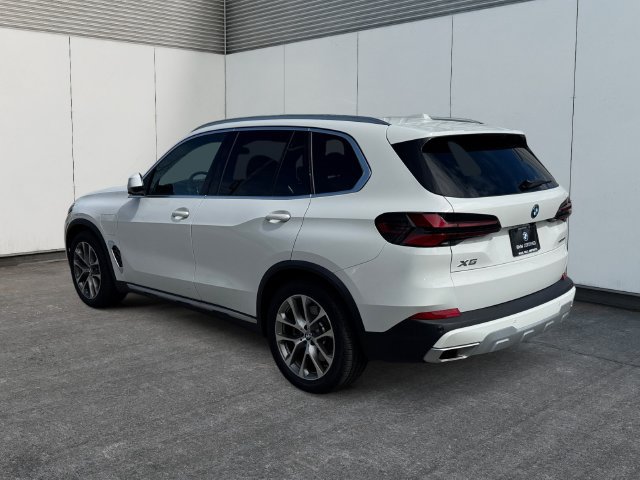 Certified 2026 BMW X5 xDrive50e AWD/4WD image 3