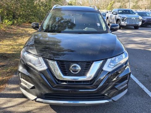 Used 2019 Nissan Rogue SV image 2