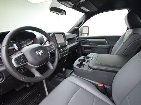 New 2024 RAM 5500 Tradesman image 32