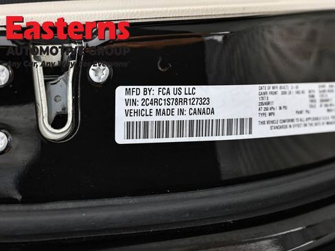 Used 2024 Chrysler Pacifica Select FWD image 36