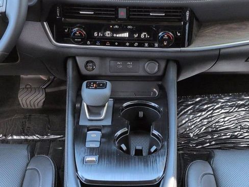 Used 2025 Nissan Rogue Platinum w/ Platinum Premium Package FWD image 19