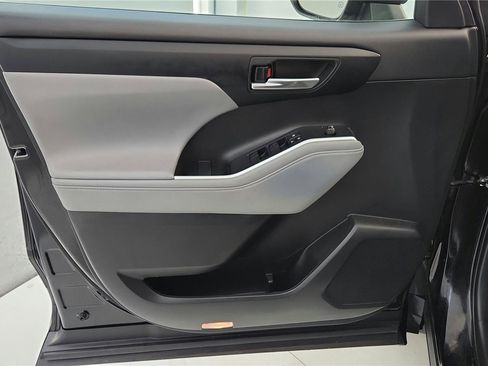 Certified 2022 Toyota Highlander XLE image 35