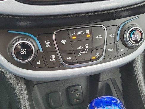 Used 2017 Chevrolet Volt LT w/ Comfort Package image 24