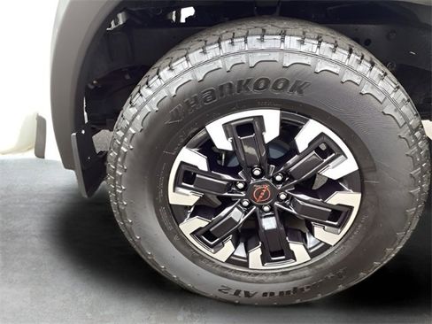Used 2024 Nissan Frontier PRO-4X w/ Pro Convenience Package image 10
