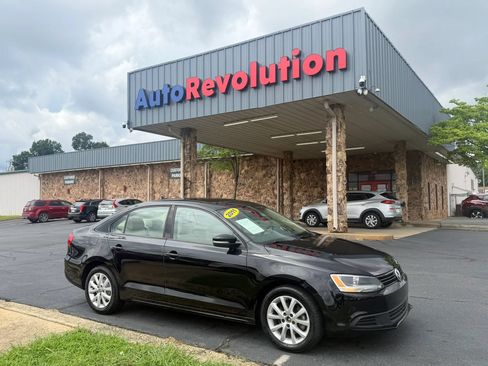 Used 2011 Volkswagen Jetta SE FWD image 1