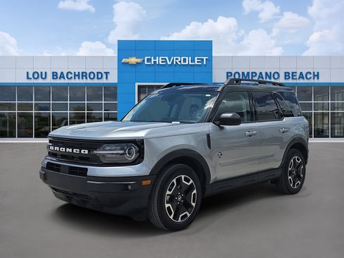 Used 2023 Ford Bronco Sport Outer Banks w/ Tech Package AWD/4WD image 3