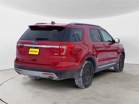 Used 2017 Ford Explorer XLT w/ Equipment Group 202A image 5