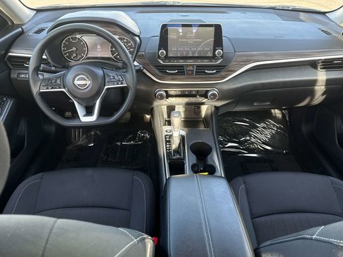 Used 2025 Nissan Altima 2.5 SV image 14