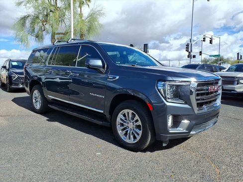 Used 2021 GMC Yukon XL SLT w/ SLT Premium Package image 3