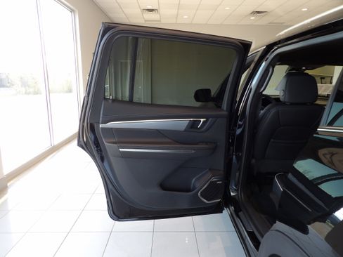 Used 2025 Buick Enclave Preferred AWD/4WD image 18