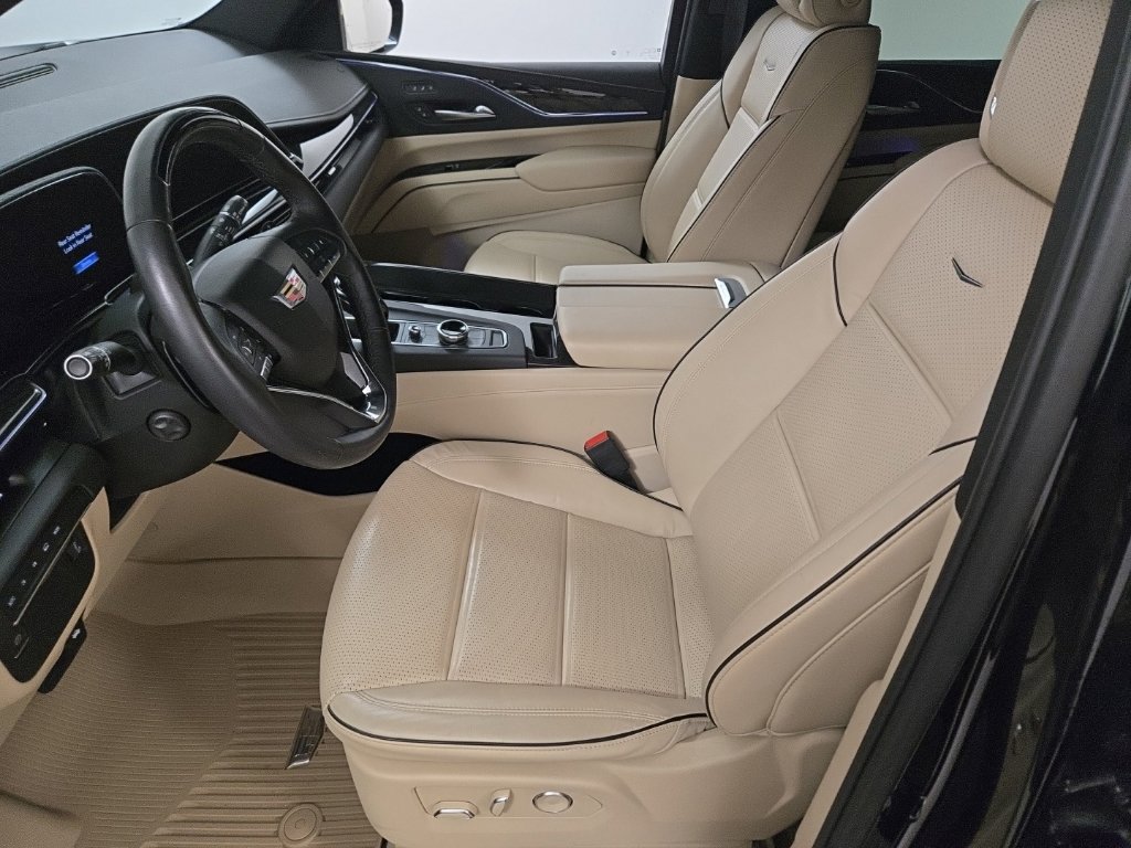 Used 2024 Cadillac Escalade Premium Luxury w/ LPO, Floor Liner Package AWD/4WD image 18