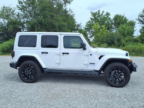 Used 2025 Jeep Wrangler Unlimited Sahara AWD/4WD image 4